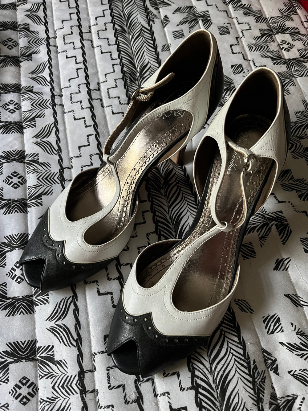Brooks Bothers Heels Size 9 1/2